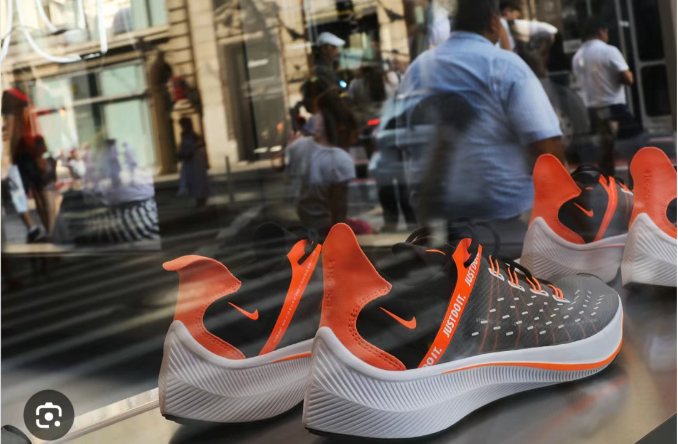 刚刚！美国鞋服品牌宣布，暂停订单，停止招聘